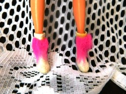 BARBIE SIZE WHITE VINTAGE WESTERN COWBOY SQUISHY BOOTS, PINK FAUX FUR